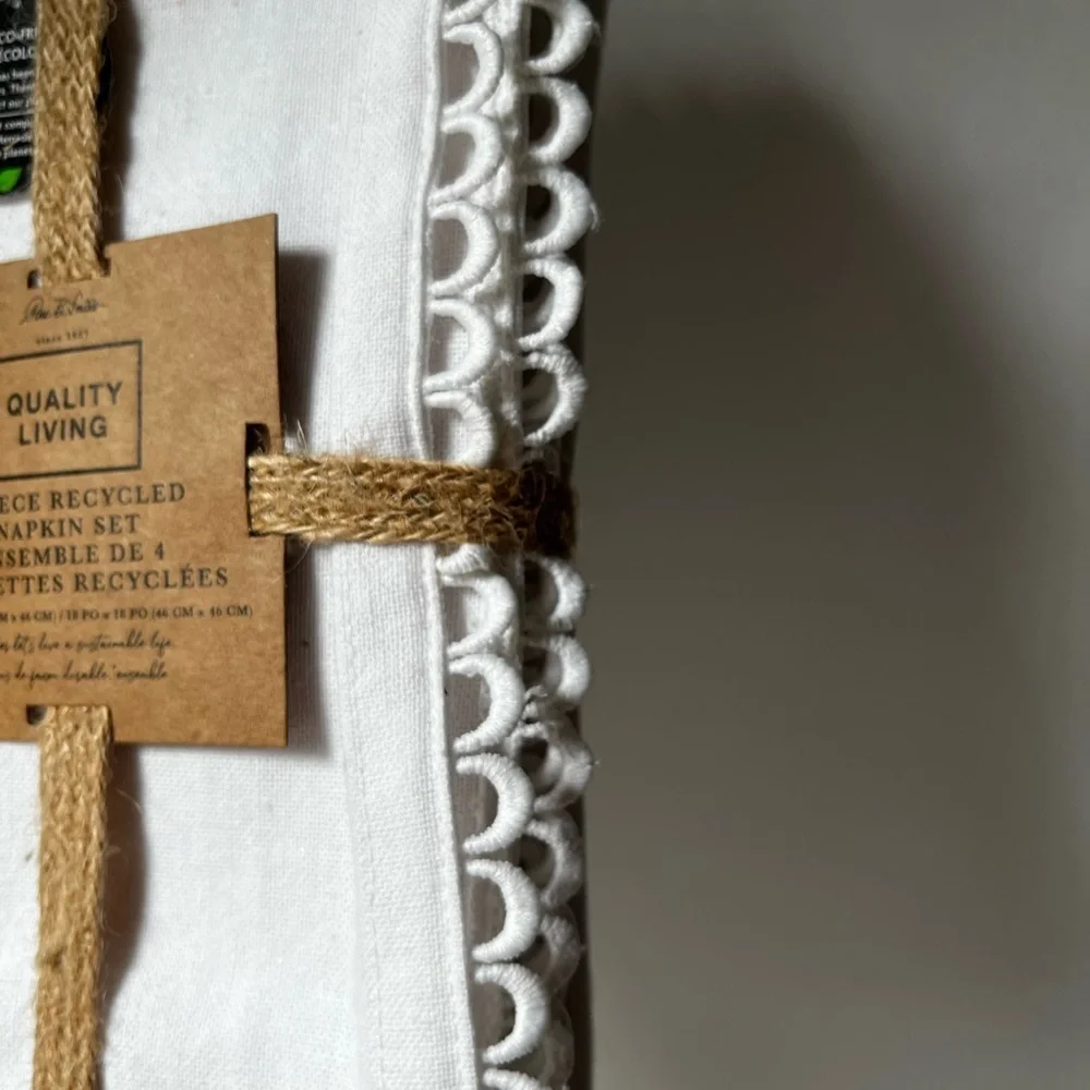 Quality Living White Lace Trim Napkins set of 4